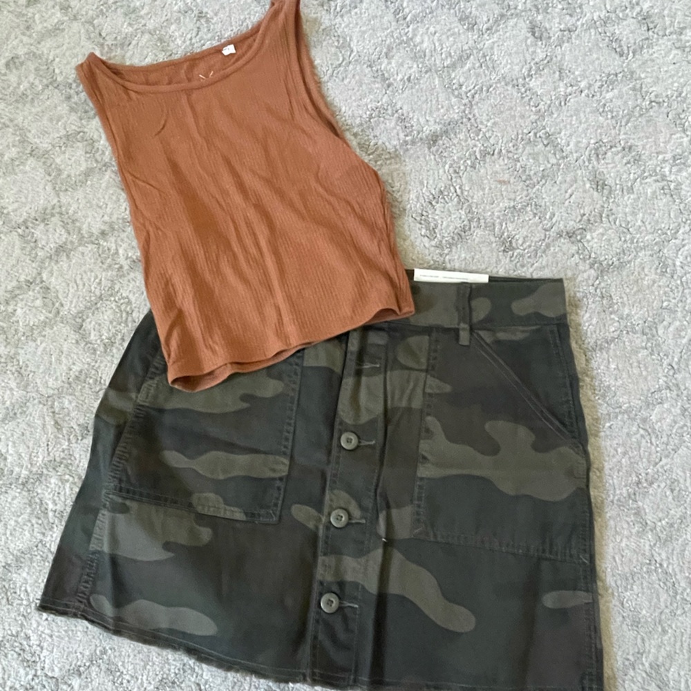Outfit - Pacsun top and AE skirt